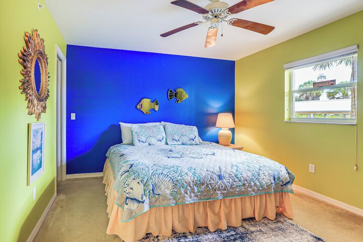 8 Mi to Beach w / Pool Access: Englewood Condo!