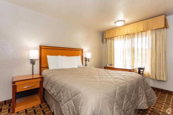 Room 11 of 25