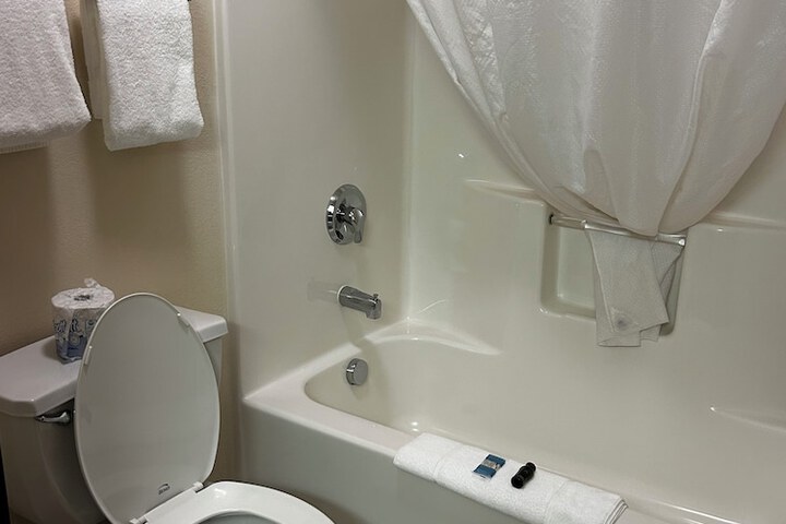 Room 5 of 11