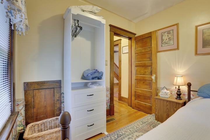 Charming Urbana Home Near Downtown!