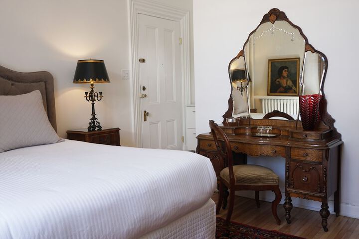 Room 49 of 76