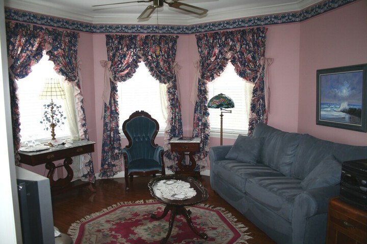 Heron Cay Lakeview Bed & Breakfast Inn