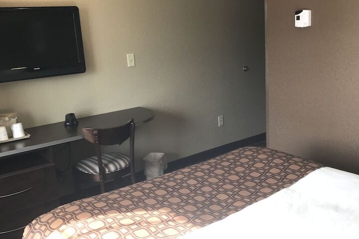Room 6 of 38