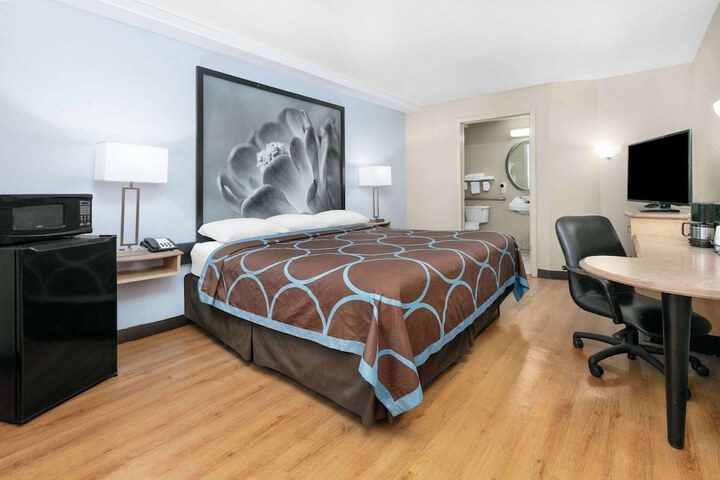 Room 25 of 39