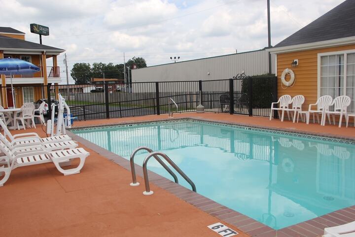 Pool 4 of 27