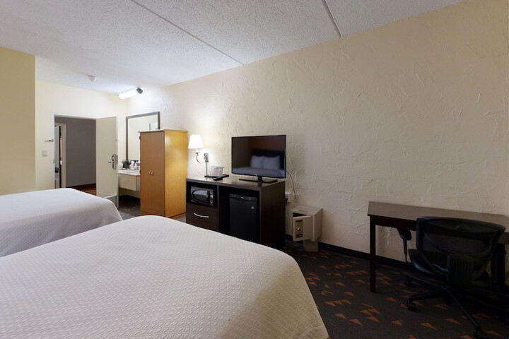 Room 18 of 37