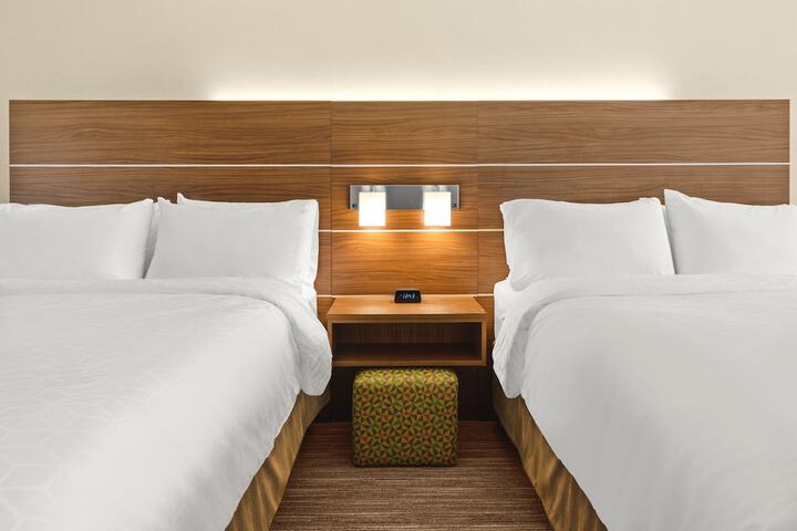 Room 32 of 63