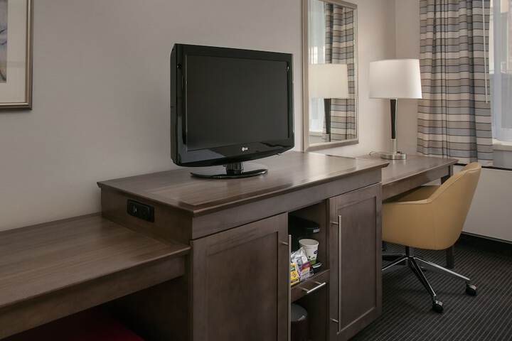 Room 32 of 45