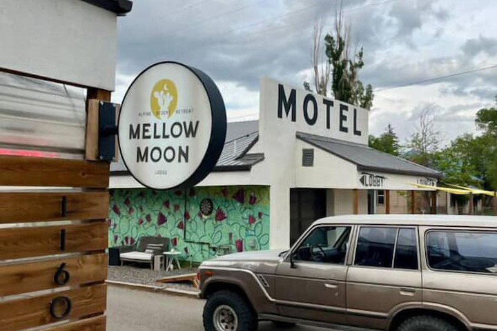 Mellow Moon Lodge