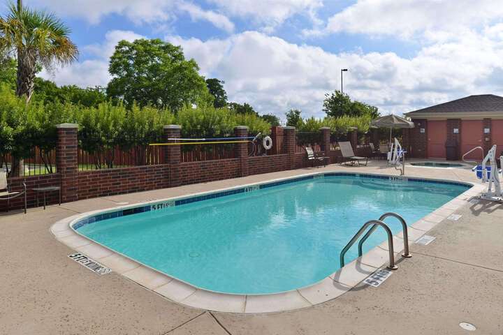 Comfort Inn & Suites (Formerly Executive Inn & Suites Mexia)