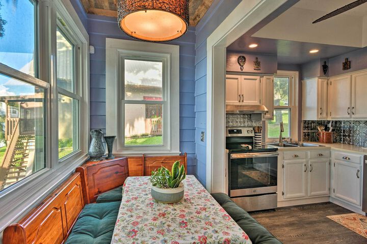 Lakefront Florida Retreat - Pool Table & Boat Dock