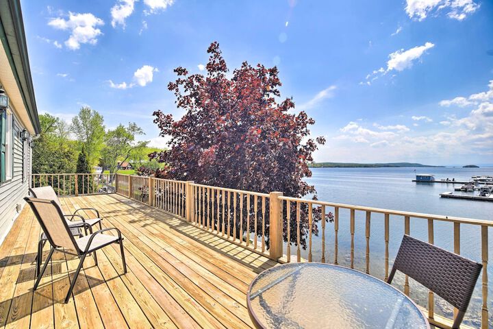 Lake Champlain Home w / Decks Kayaks & Fire Pit!