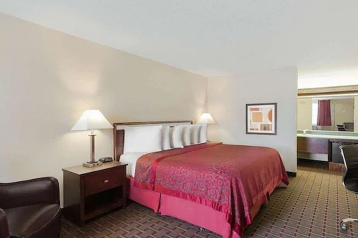 Days Inn by Wyndham Auburn