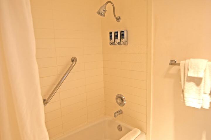 Four Points by Sheraton Ventura Harbor Resort