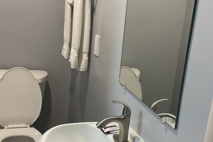 Room 10 of 12