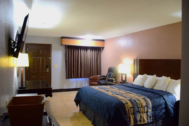 Room 17 of 18