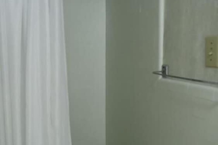 Room 27 of 71