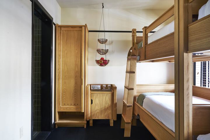 Room 31 of 102