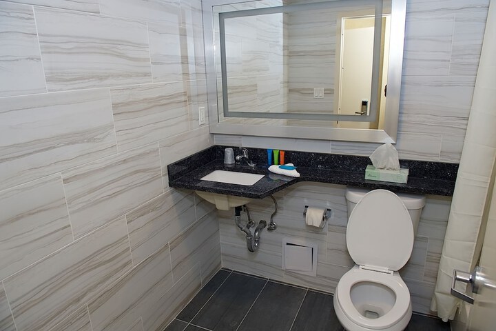 Room 14 of 23