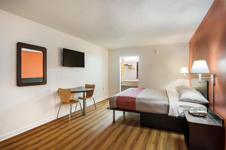 Room 12 of 24