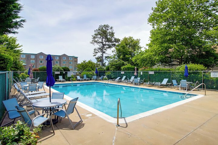 Walk to Shore & Boardwalk: Bethany Beach Retreat