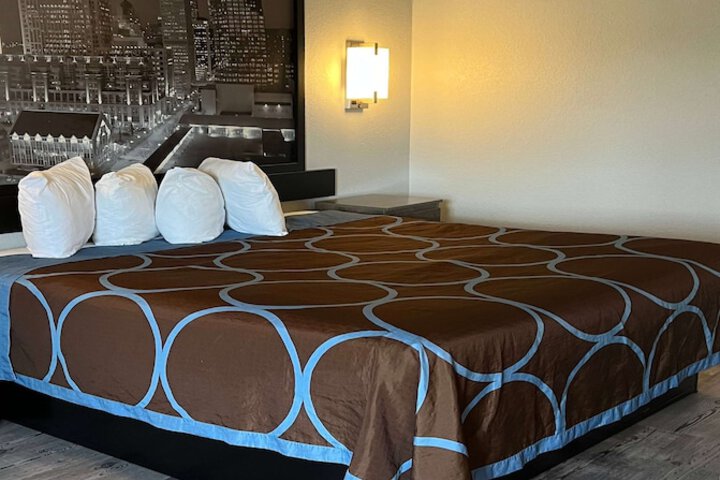 Room 15 of 30