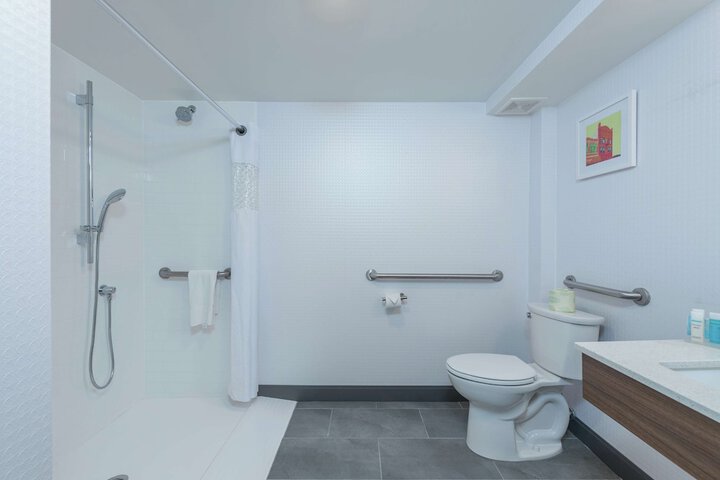 Room 6 of 27