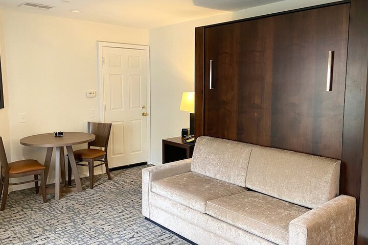 Room 13 of 18
