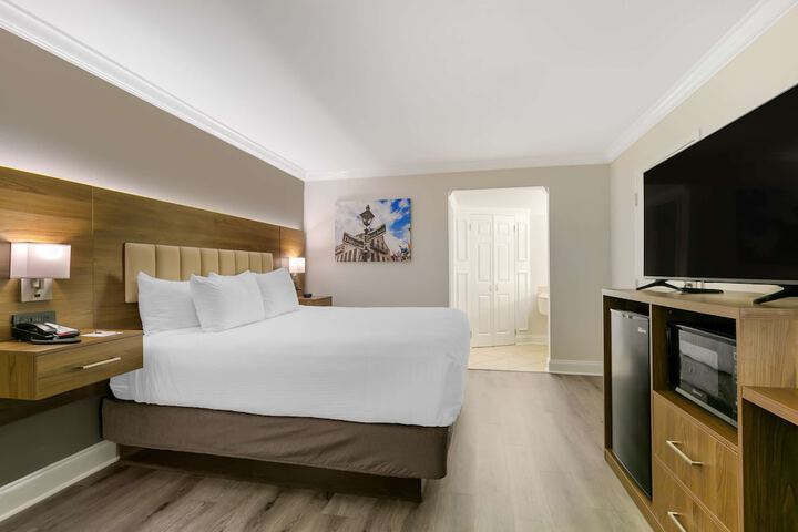 Room 38 of 61
