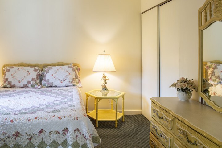 The Chimney Rock Inn & Cottages