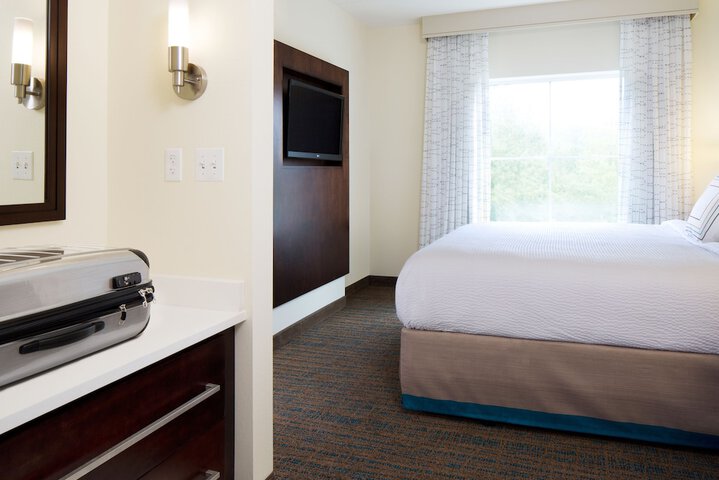 Room 27 of 39