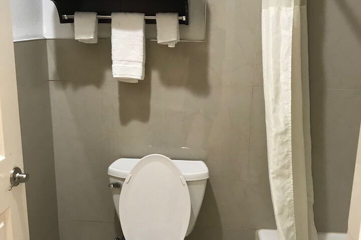 Room 6 of 26