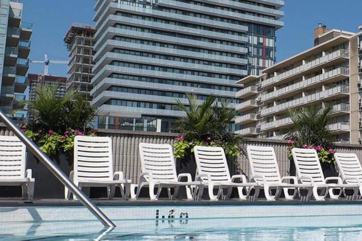 The Roehampton Hotel