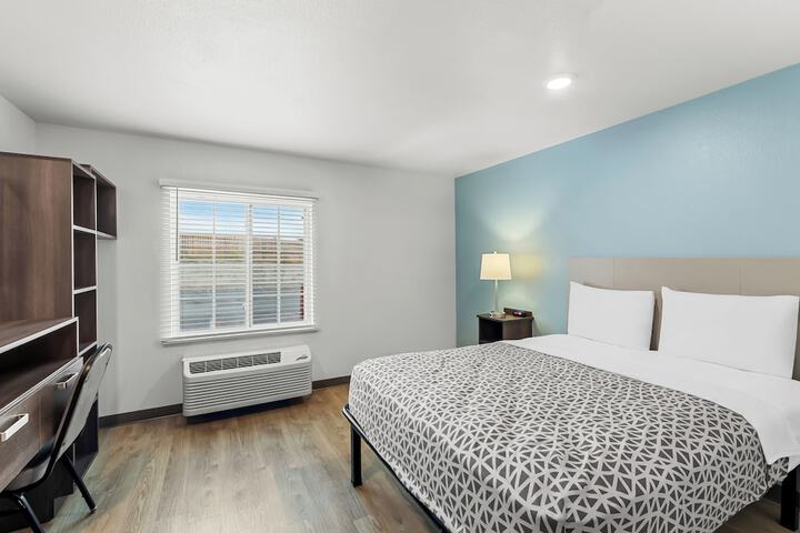 Room 33 of 42