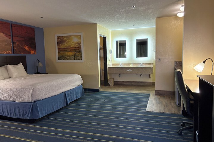Days Inn by Wyndham Holbrook
