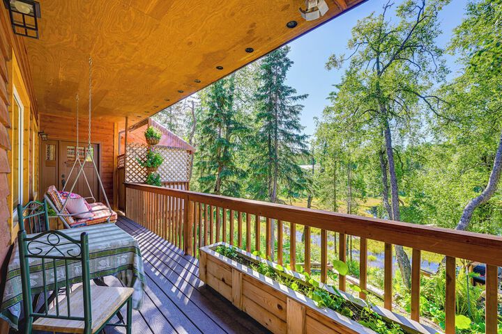 Cozy Kenai Abode w / Private Deck: 5 Mi to Ocean!