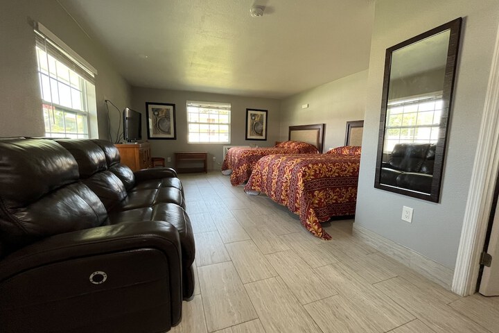 Room 32 of 37