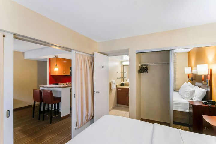 Room 34 of 40