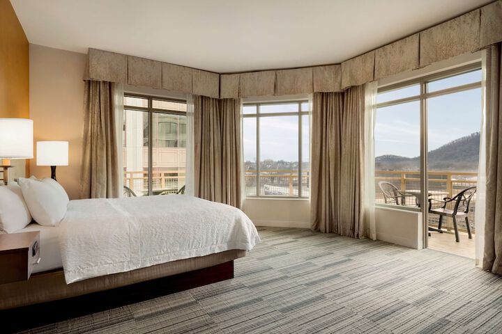 Room 27 of 48