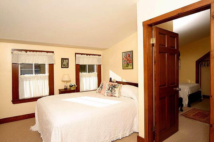 THE TUCK INN
