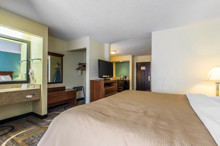 Quality Inn & Suites Memphis East