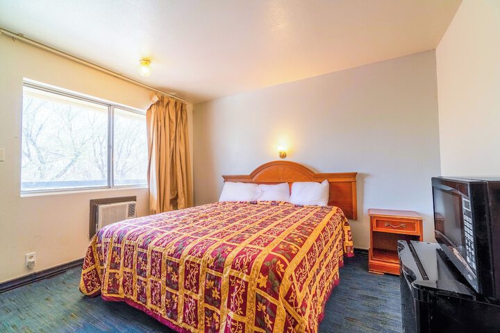 Room 105 of 123