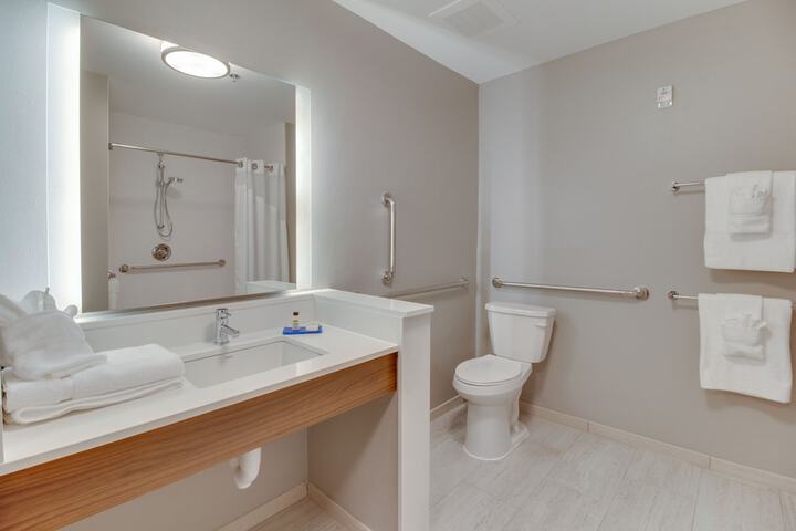 Holiday Inn Express & Suites Union City by IHG