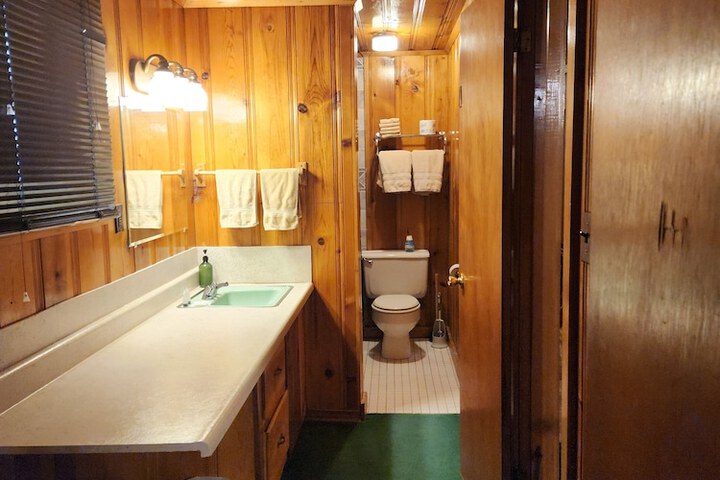 Eagle Nest Fly Shack and Lodge
