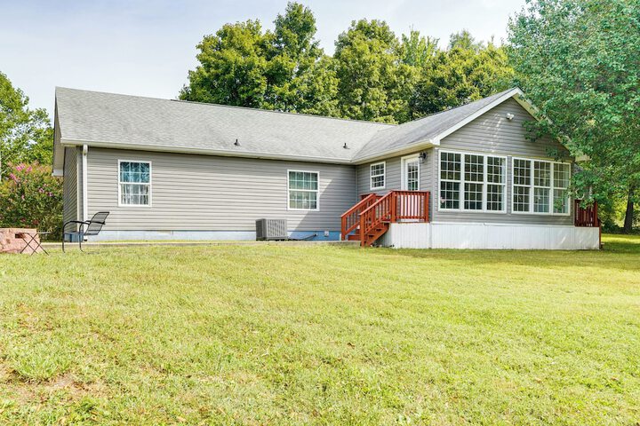Pet-friendly Emerald Lake Retreat in Charlestown!