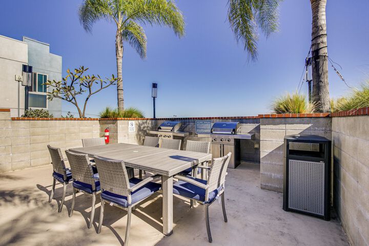 By Seaport Village & Navy Base! Chic Condo w / Pool