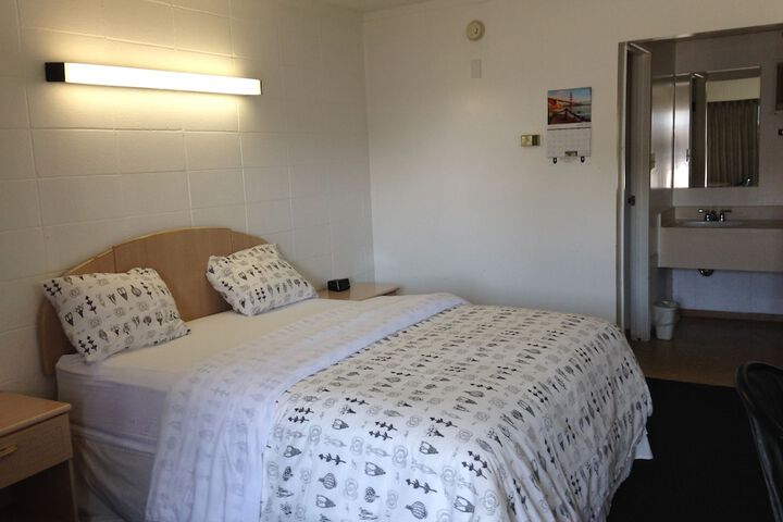 Room 17 of 27