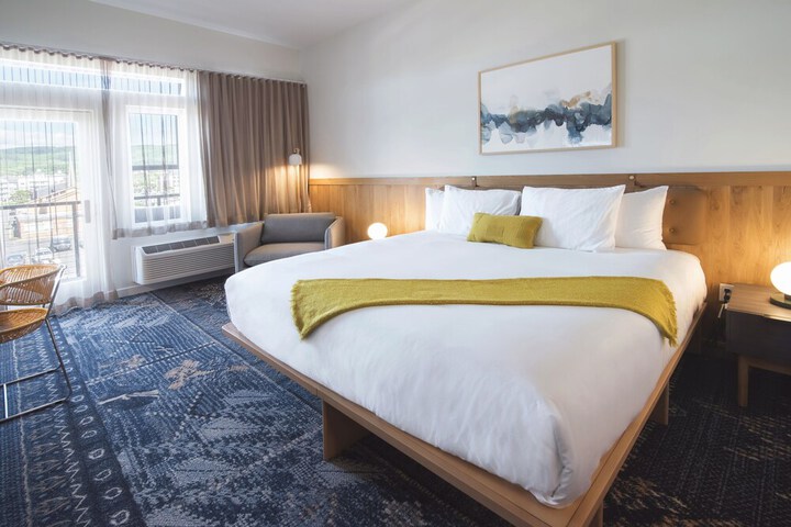 SaltLine Hotel