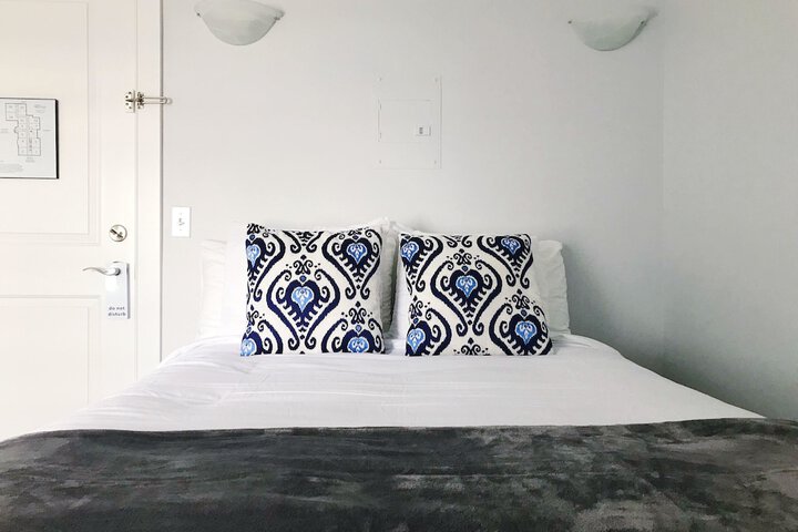 Room 120 of 183