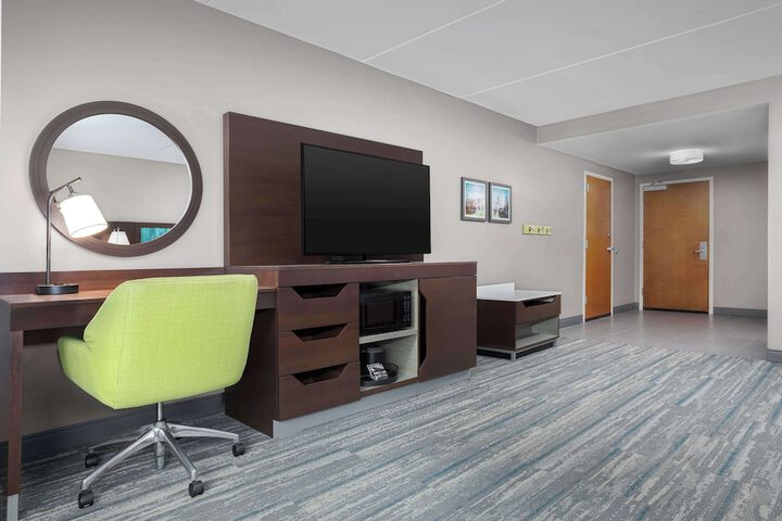 Hampton Inn & Suites ATL-Six Flags